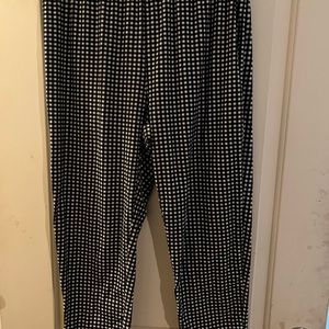 Black and white capris. Size 1x (16) made by Terra and Sky